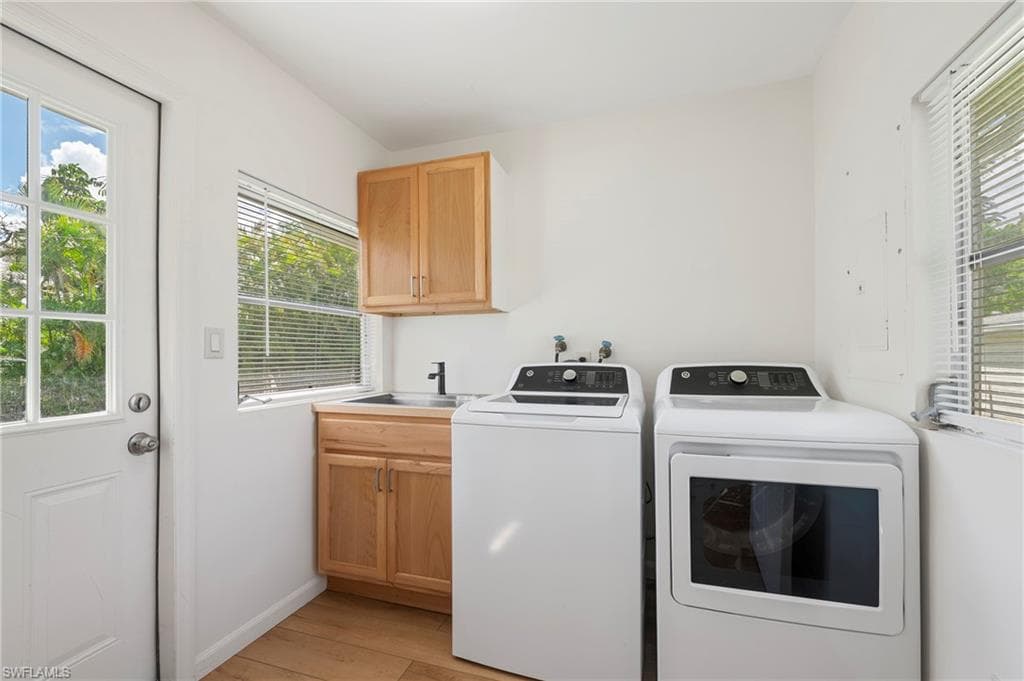 2432 Washington Ave, Naples, FL 34112-17