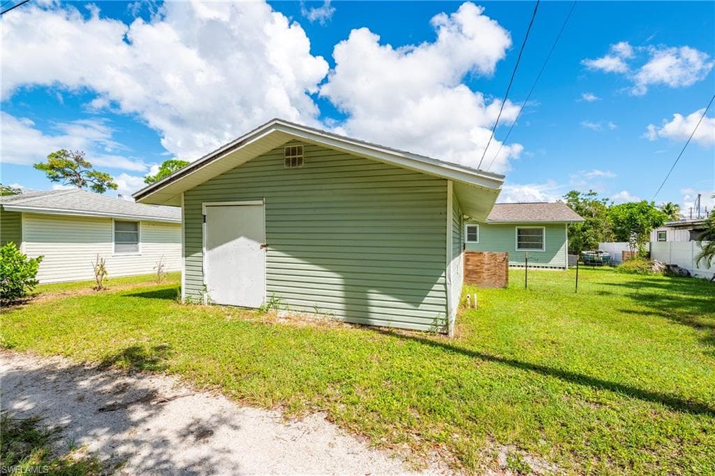 2432 Washington Ave, Naples, FL 34112-19