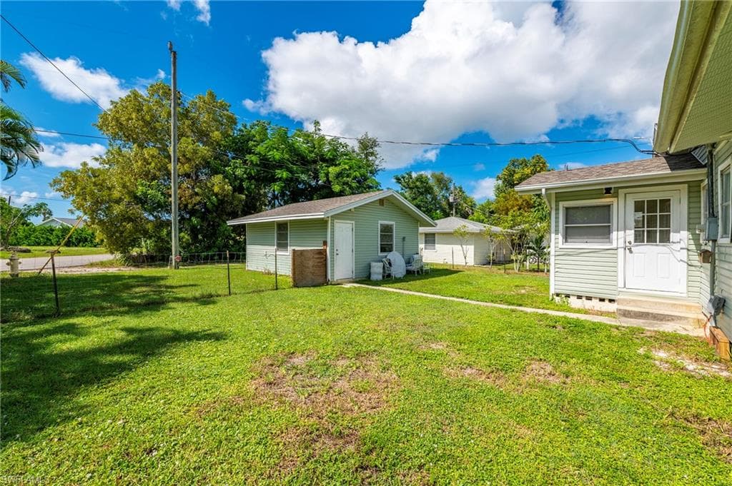 2432 Washington Ave, Naples, FL 34112-20