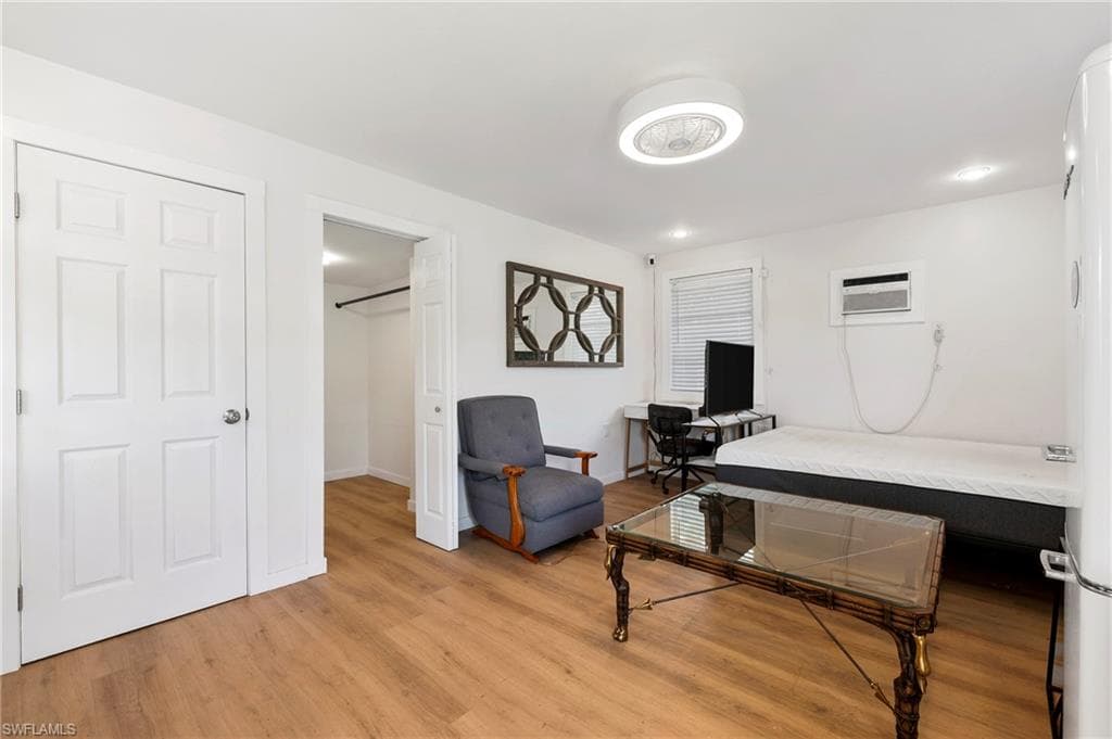 2432 Washington Ave, Naples, FL 34112-22