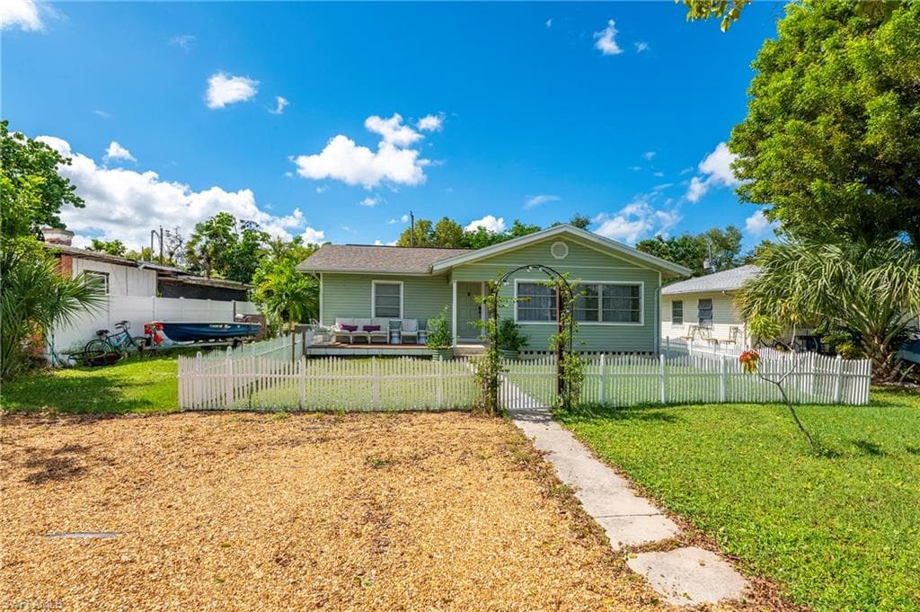 2432 Washington Ave, Naples, FL 34112-1