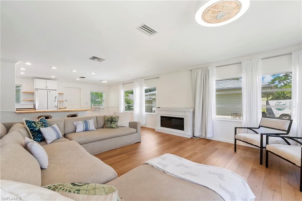 2432 Washington Ave, Naples, FL 34112-5