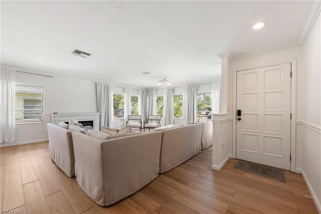 2432 Washington Ave, Naples, FL 34112-6