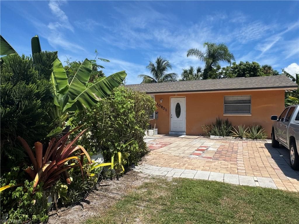 10901 Citrus Dr, Bonita Springs, FL 34135-1