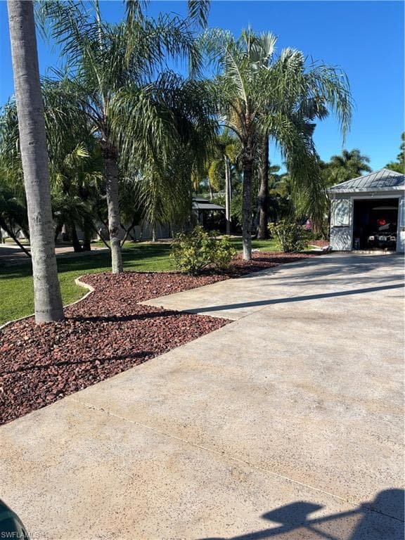 5770 Cypress Woods Resort Dr, Fort Myers, FL 33905-2