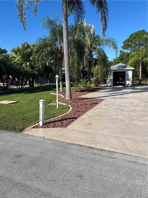 5770 Cypress Woods Resort Dr, Fort Myers, FL 33905-4