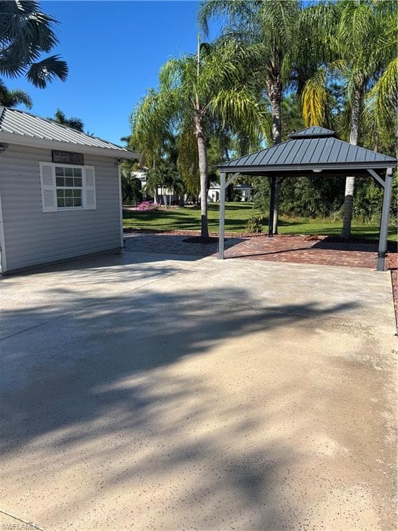 5770 Cypress Woods Resort Dr, Fort Myers, FL 33905-5