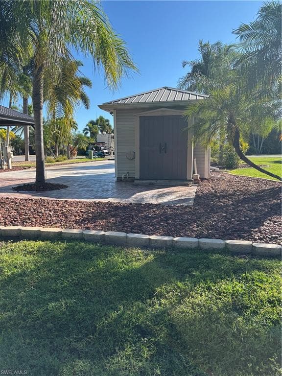5770 Cypress Woods Resort Dr, Fort Myers, FL 33905-6