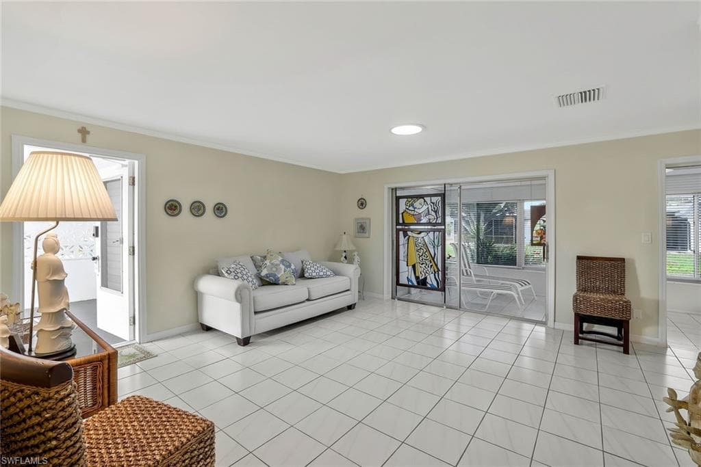 9 Hackney Ln A34, Naples, FL 34112-3