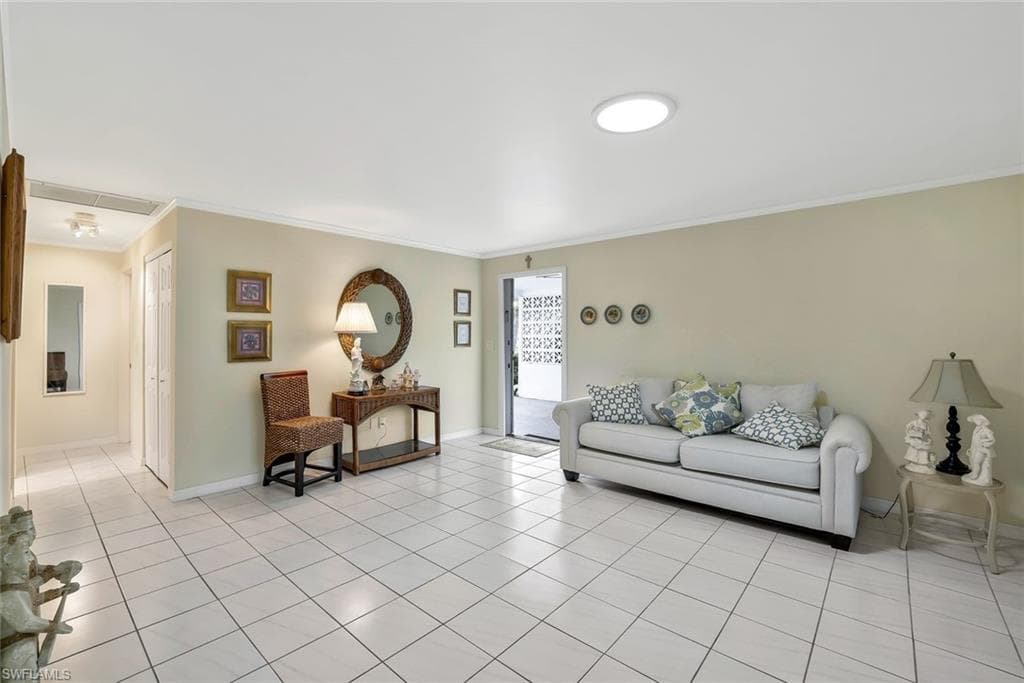 9 Hackney Ln A34, Naples, FL 34112-4