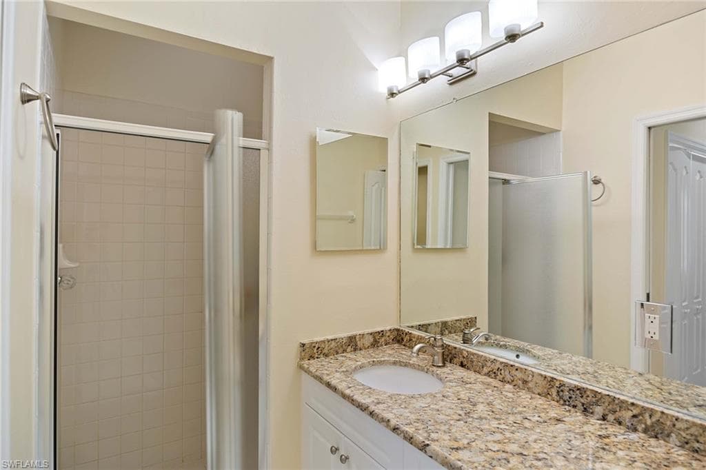 20756 Country Barn Dr, Estero, FL 33928-12