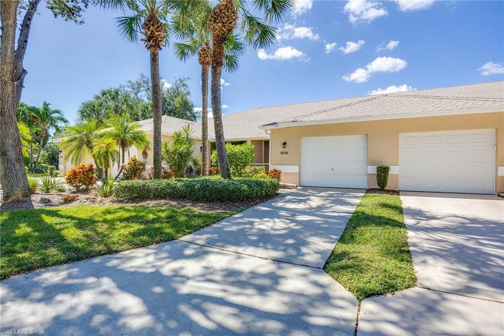 20756 Country Barn Dr, Estero, FL 33928-1