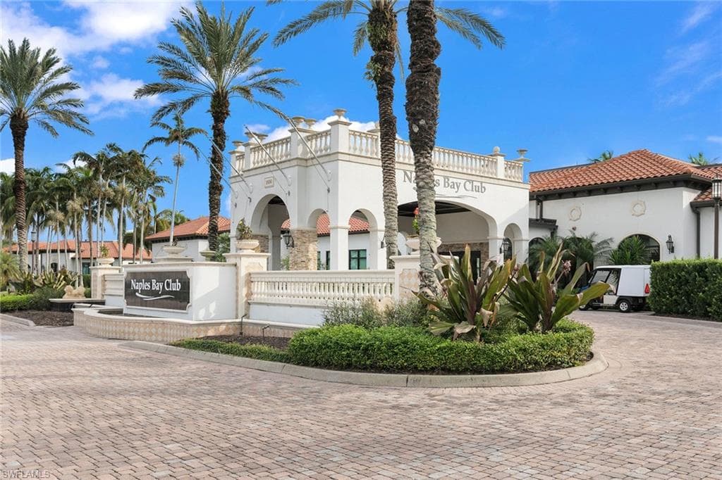 1055 Sandpiper St H-202, Naples, FL 34112-25