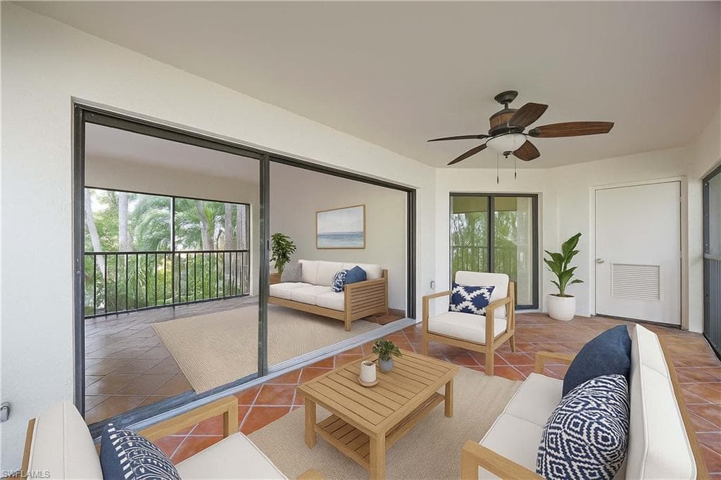 1826 Kings Lake Blvd 203, Naples, FL 34112-2