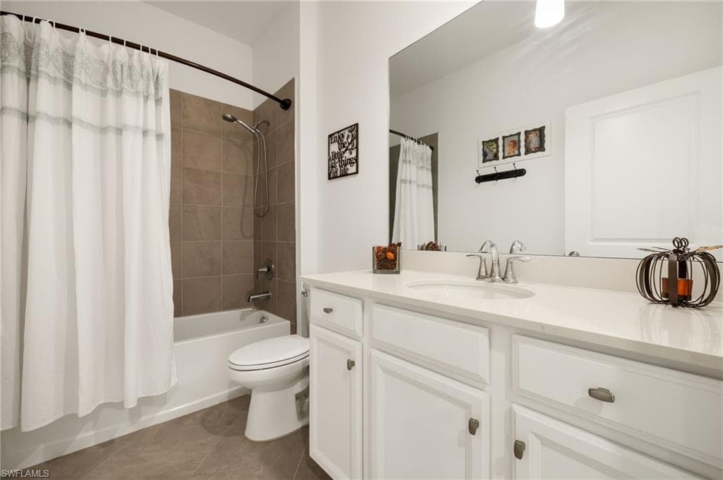 2685 Vine Ave, Naples, FL 34120-22