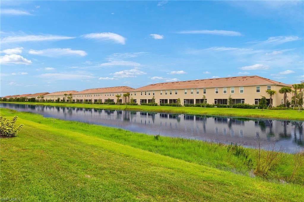 2685 Vine Ave, Naples, FL 34120-27