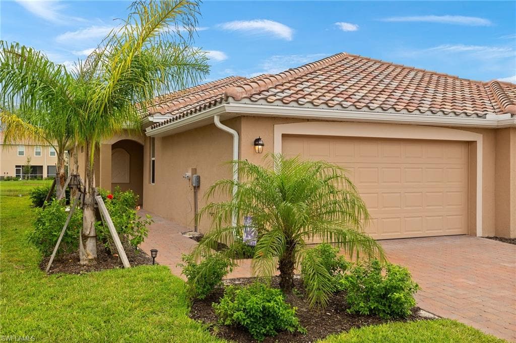 2685 Vine Ave, Naples, FL 34120-1