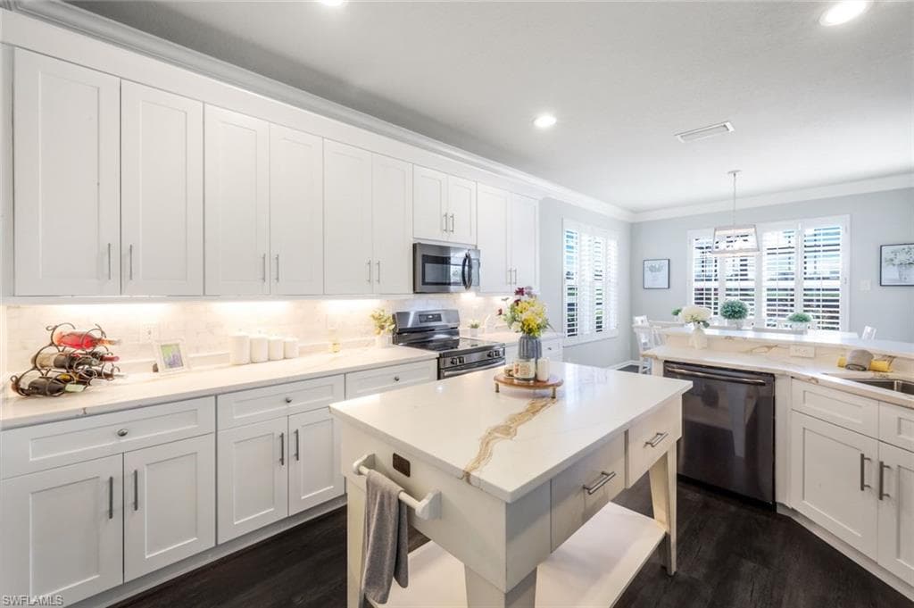 9132 Crystal Ct, Naples, FL 34120-14