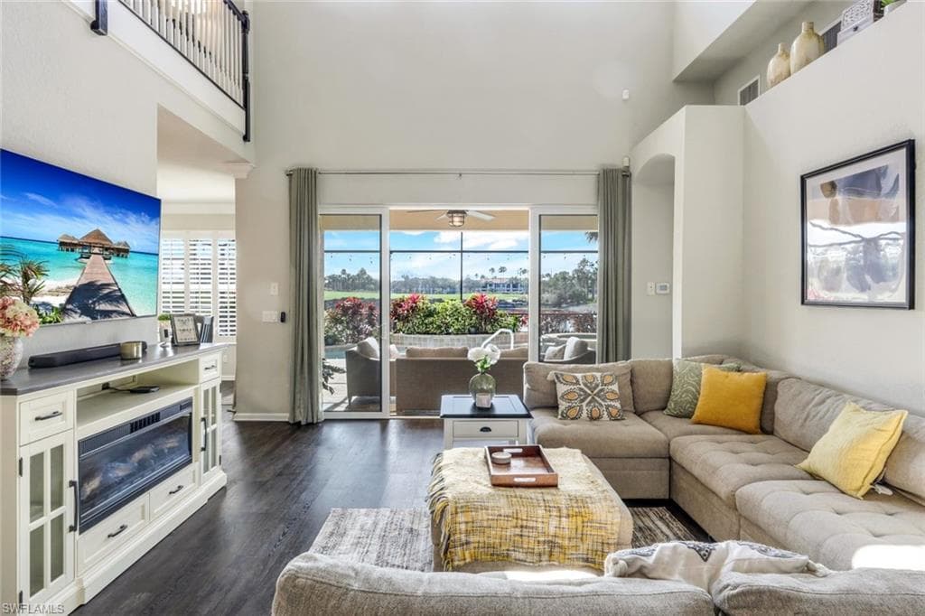 9132 Crystal Ct, Naples, FL 34120-4