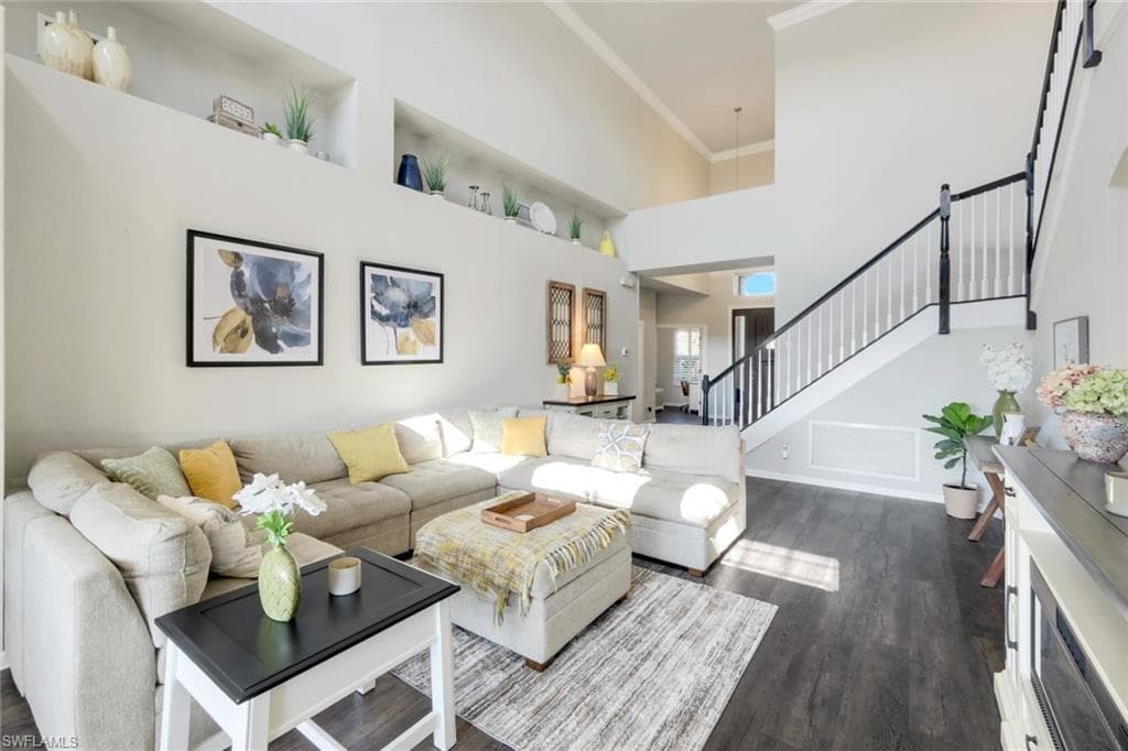 9132 Crystal Ct, Naples, FL 34120-7