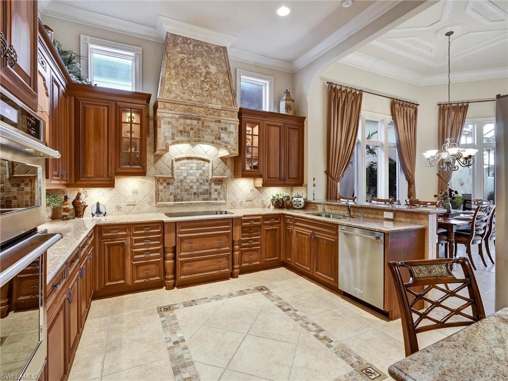 9113 Terrabella Ct, Naples, FL 34109-21