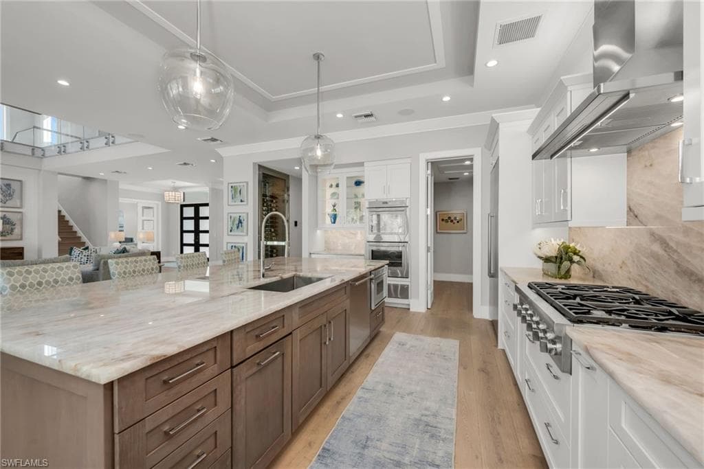 1667 Vinland Way, Naples, FL 34105-8