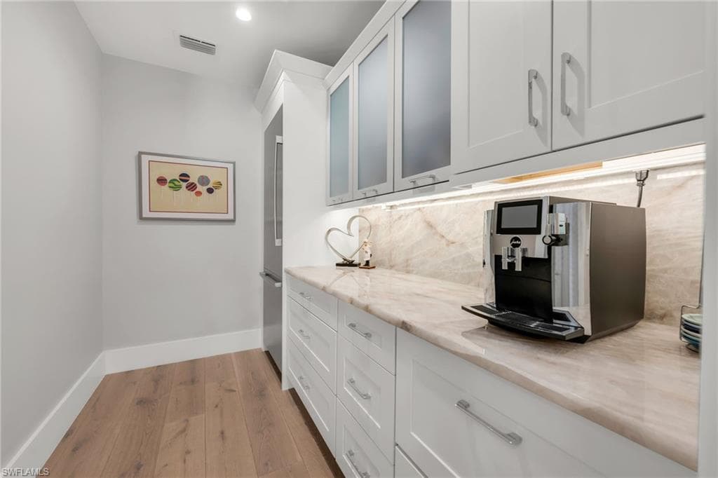 1667 Vinland Way, Naples, FL 34105-12