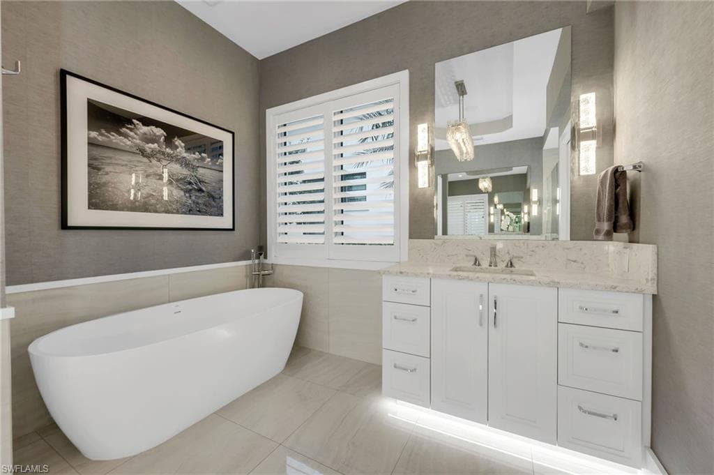 1667 Vinland Way, Naples, FL 34105-16