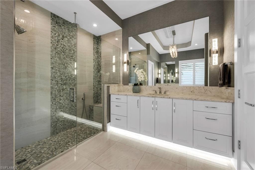 1667 Vinland Way, Naples, FL 34105-17