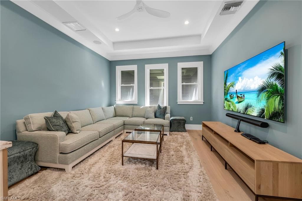 1667 Vinland Way, Naples, FL 34105-25