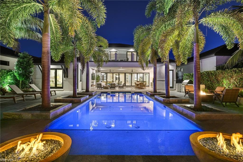 1667 Vinland Way, Naples, FL 34105-1