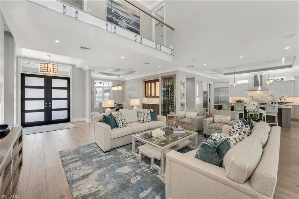 1667 Vinland Way, Naples, FL 34105-4