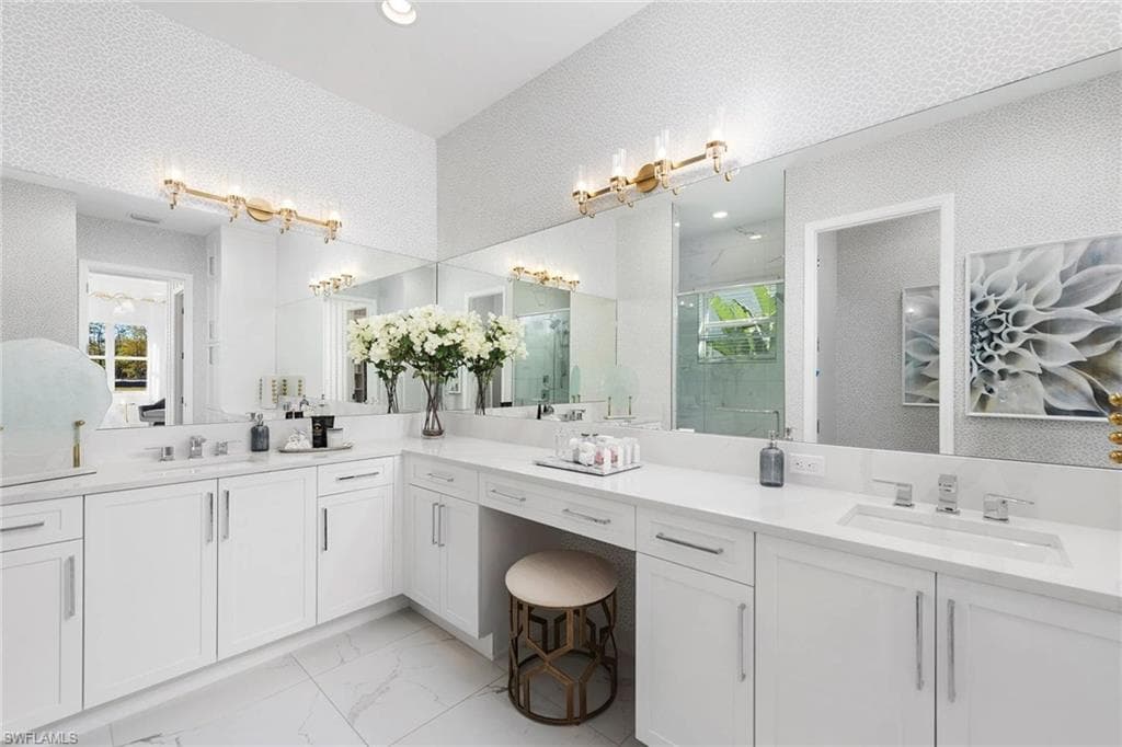 2581 Kingfisher Dr, Naples, FL 34112-6