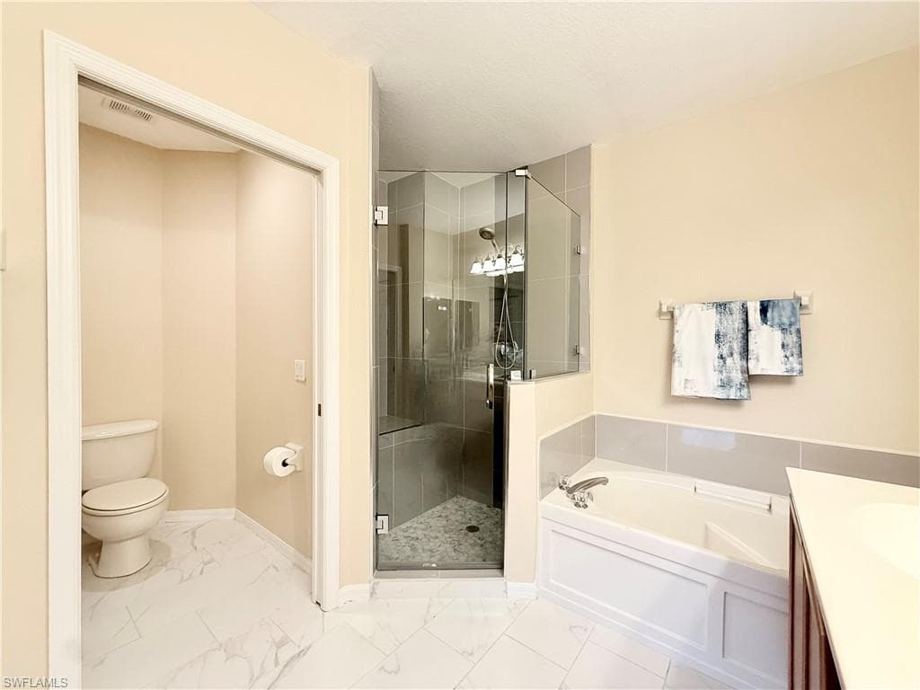 6817 Sterling Greens Dr 8, Naples, FL 34104-17