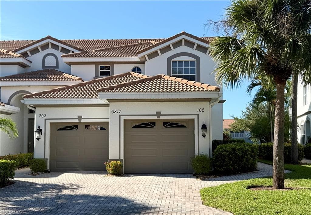 6817 Sterling Greens Dr 8, Naples, FL 34104-1