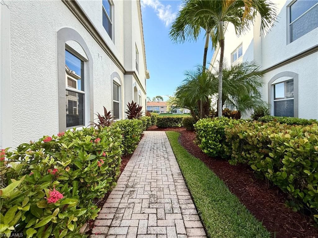 6817 Sterling Greens Dr 8, Naples, FL 34104-2