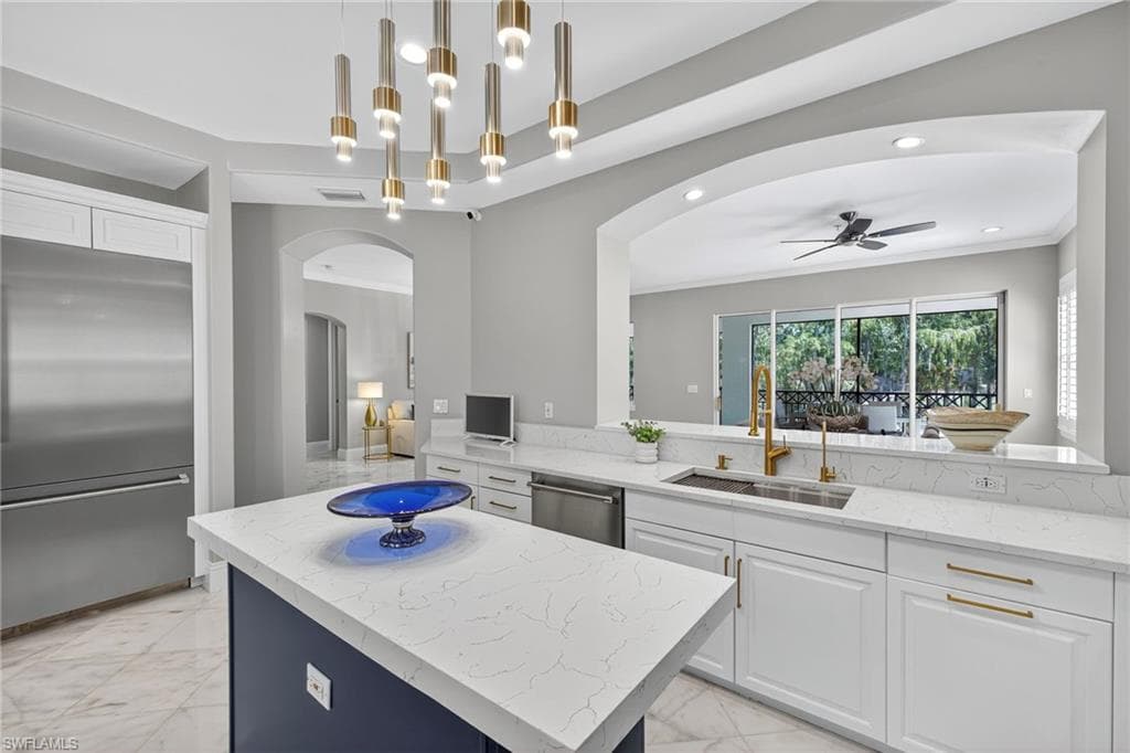 2830 Tiburon Blvd E 102, Naples, FL 34109-9