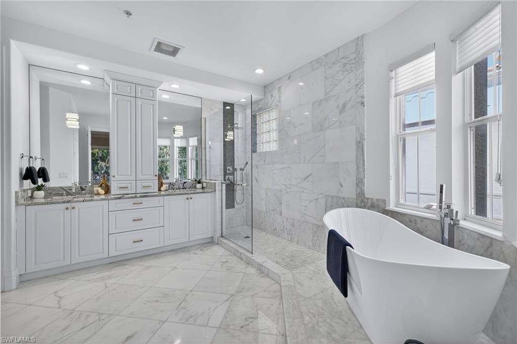 2830 Tiburon Blvd E 102, Naples, FL 34109-19