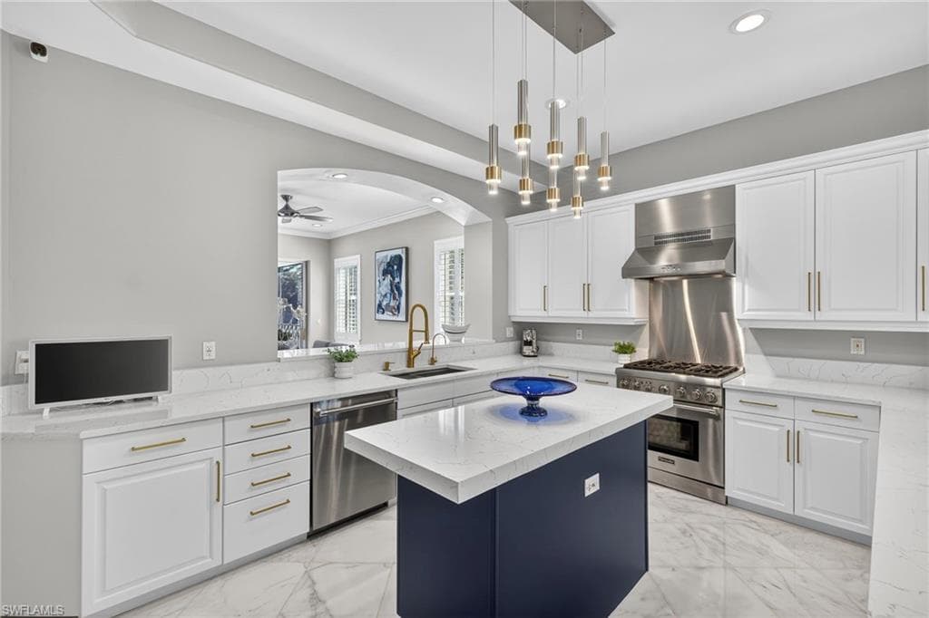 2830 Tiburon Blvd E 102, Naples, FL 34109-1