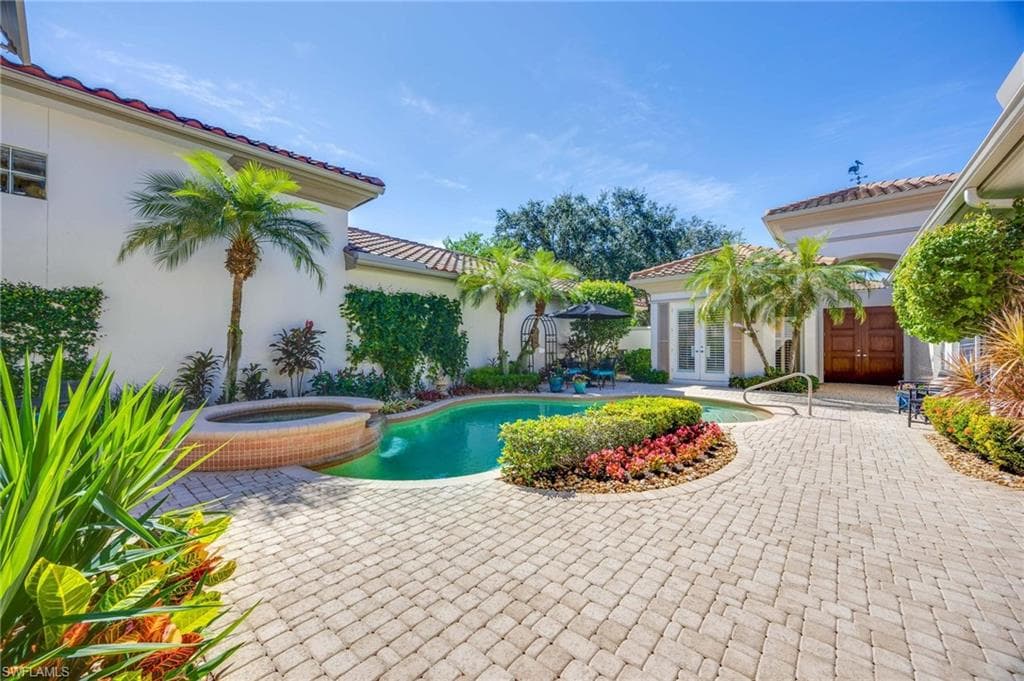 1268 Grand Isle Ct, Naples, FL 34108-23