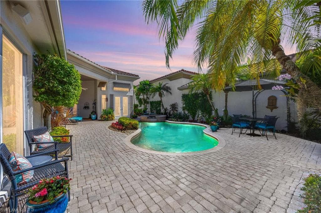 1268 Grand Isle Ct, Naples, FL 34108-1