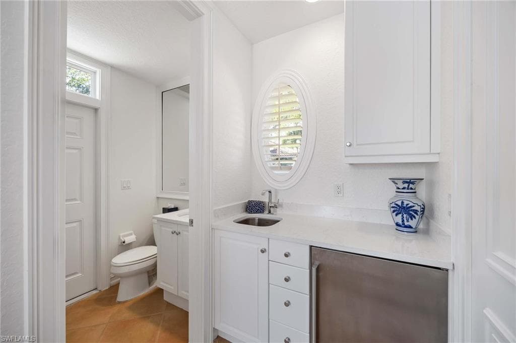 1268 Grand Isle Ct, Naples, FL 34108-28