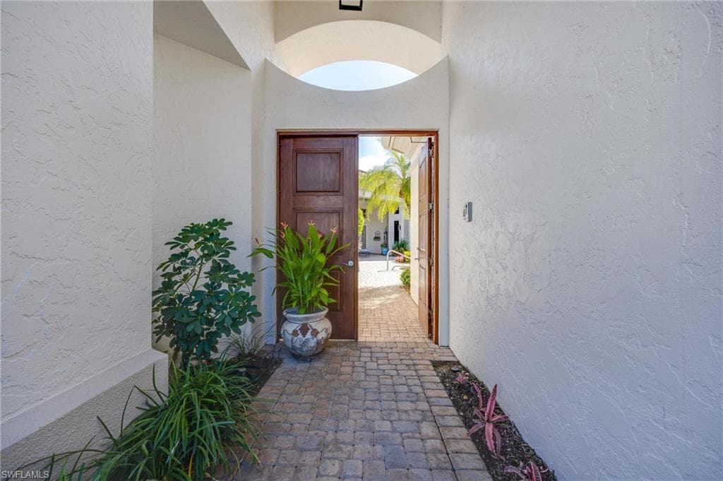 1268 Grand Isle Ct, Naples, FL 34108-3