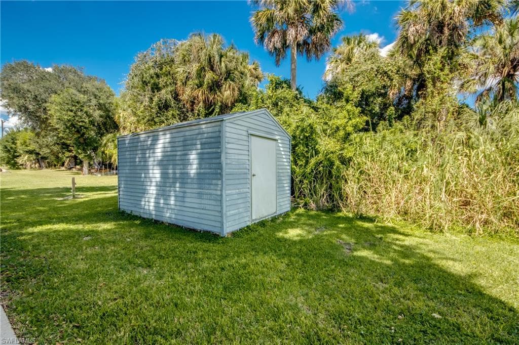 9081 Alena Ct, North Fort Myers, FL 33903-49