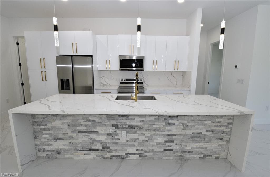 103 Scott Ave, Lehigh Acres, FL 33936-8