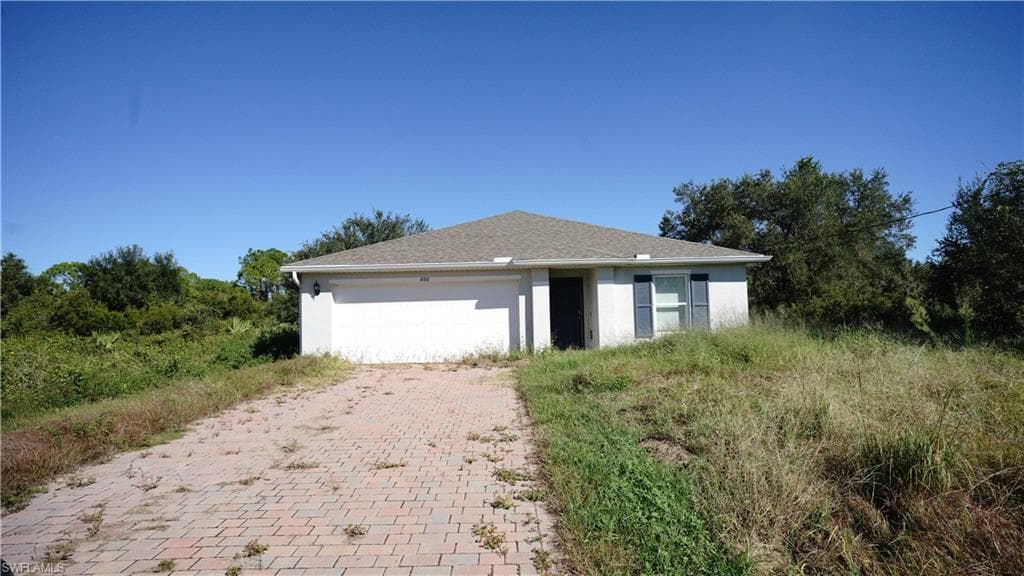 666 Vanola Ct, Lehigh Acres, FL 33972-1