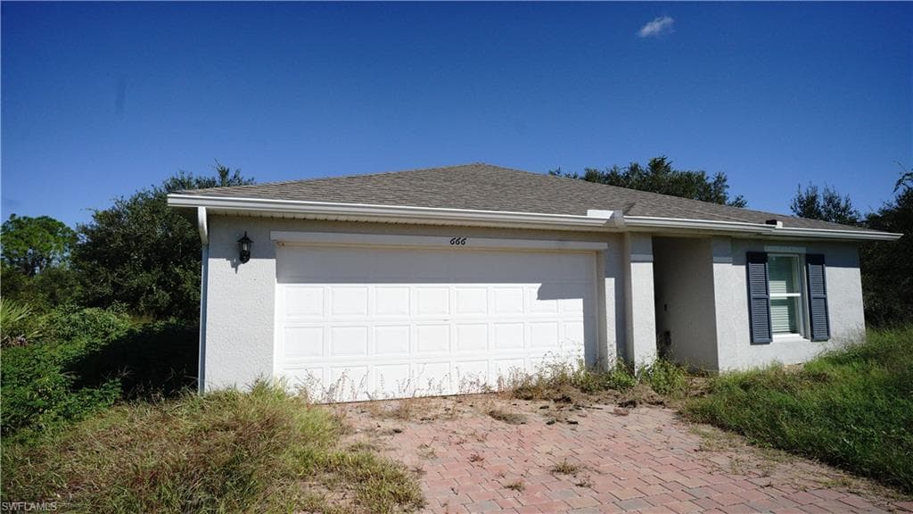 666 Vanola Ct, Lehigh Acres, FL 33972-2