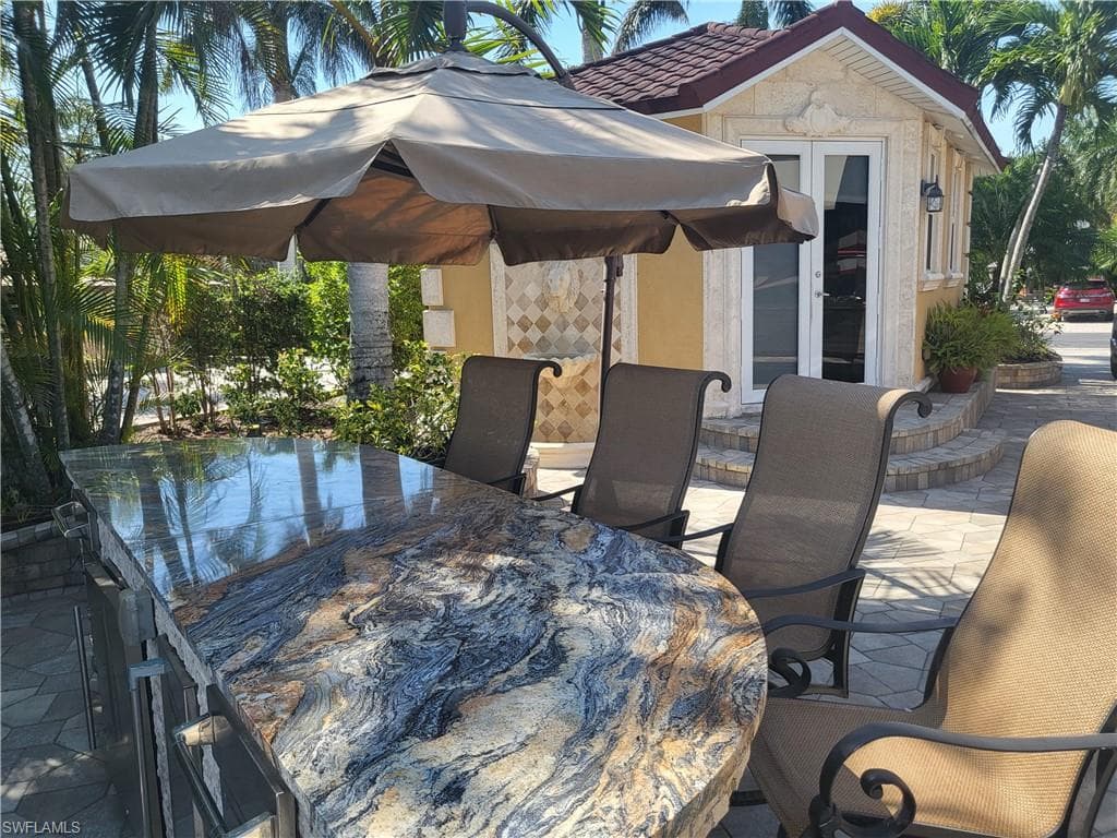 4501 Southern Breeze Dr, Naples, FL 34114-1