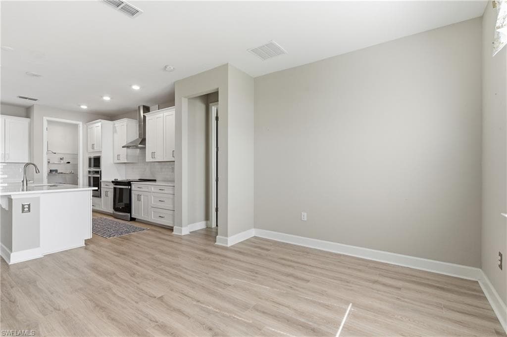 2055 Grove Dr, Naples, FL 34120-17