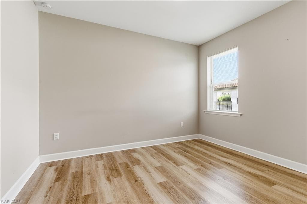 2055 Grove Dr, Naples, FL 34120-27